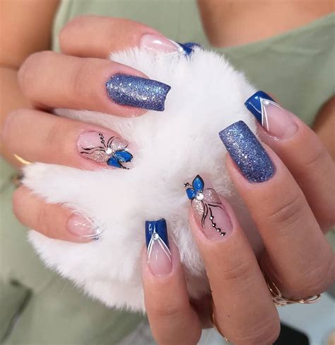 unhas azul royal decoradas